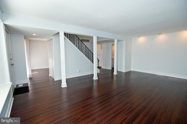 126 E Chelsea Cir