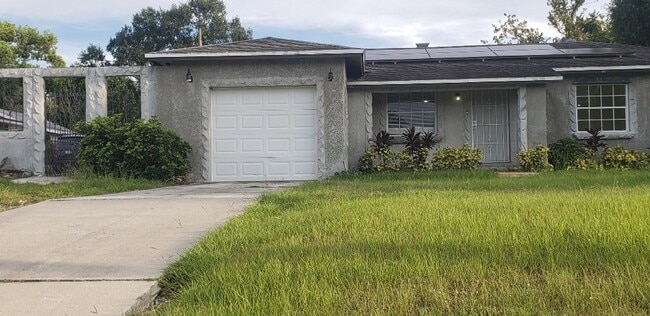NICE, LARGE (SOLAR POWERED!) 4 BED / 2 B... - NICE, LARGE (SOLAR POWERED!)   4 BED / 2 B... House