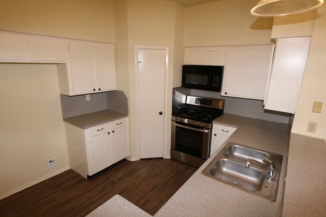 Building Photo - 21134 Park Mt Dr