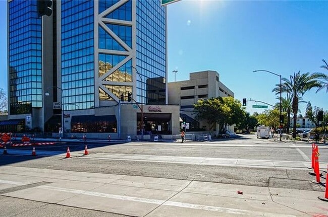 Photo - 600 W 3rd St Unidad A312