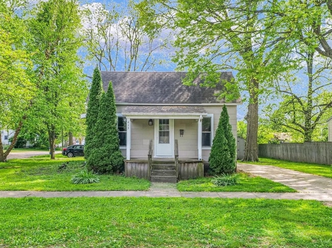 Photo - 413 E Lincoln St
