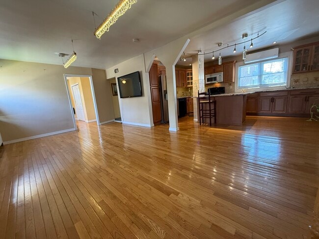 Building Photo - 246 Grant Ave Unit 1st. Floor