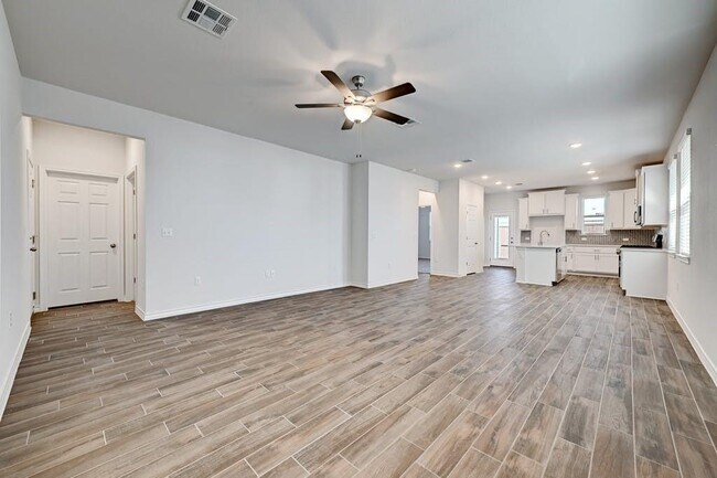 Photo - 3000 Sudha Dr