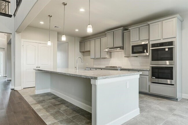 Photo - 12923 Lott Ave