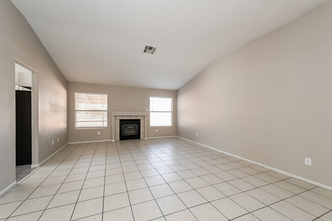 Photo - 927 River Mountain Dr