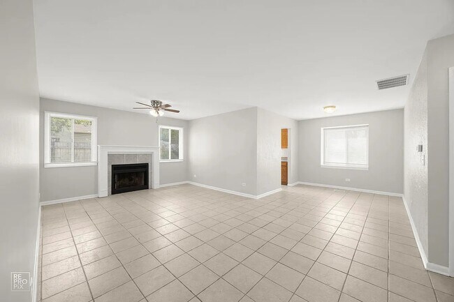 Photo - 1160 Middlebury Dr