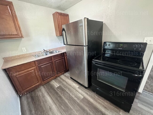Photo - $650 - 1 bedroom/ 1 bathroom - Duplex Unit 2902 E Shadybrook Ln