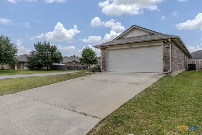 Photo - 4703 Stonehaven Dr