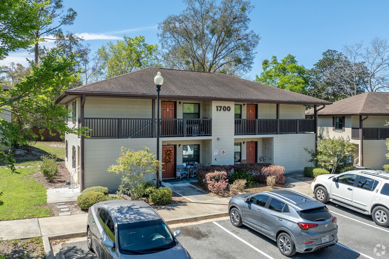 Pine Hill Apartments - Pine Hill Apartments