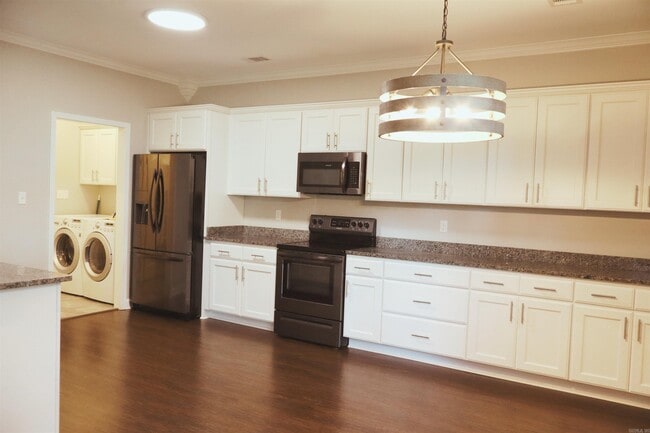 Photo - 205 Windcrest Cir