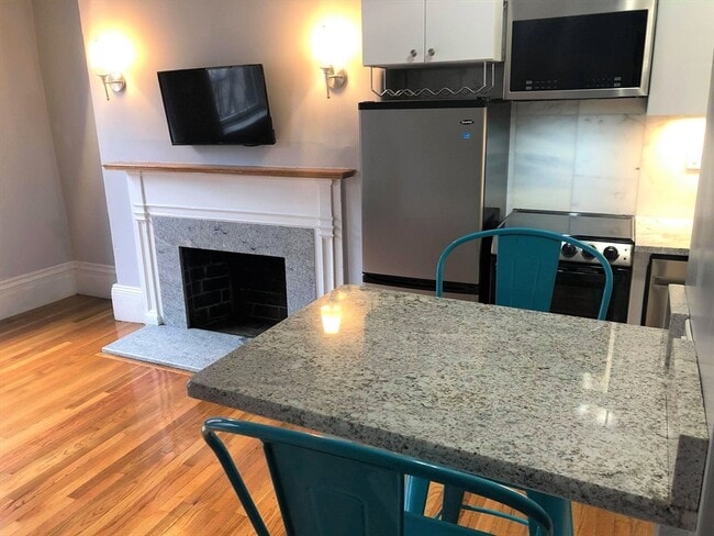 113 Charles St Unit 1