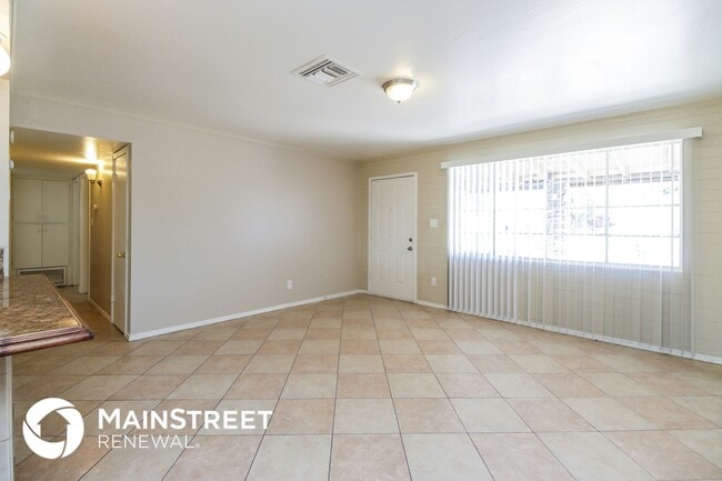 Photo - 3908 W Lewis Ave