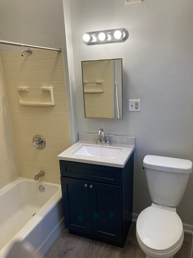 Photo - 1318 E 9th St Unit 2