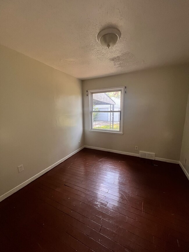 Photo - 11129 Nottingham Rd