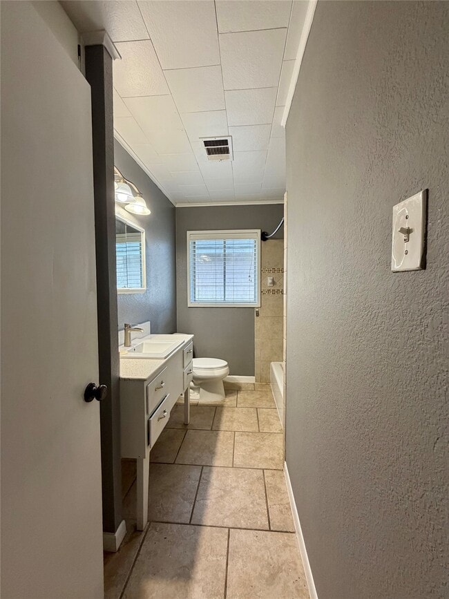 Photo - 118 Poinsettia St