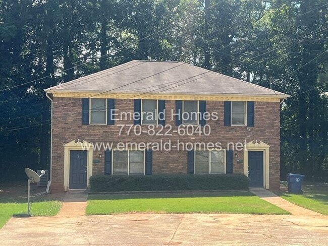 Building Photo - Spacious 2-Bedroom Townhome with Screened-In Porch!