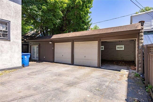 Photo - 260 Oxford St