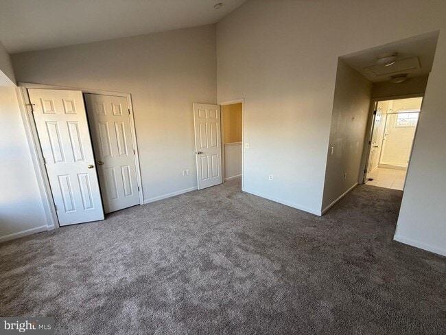 Photo - 22976 Fontwell Square