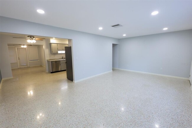 Photo - 1040 Charles St