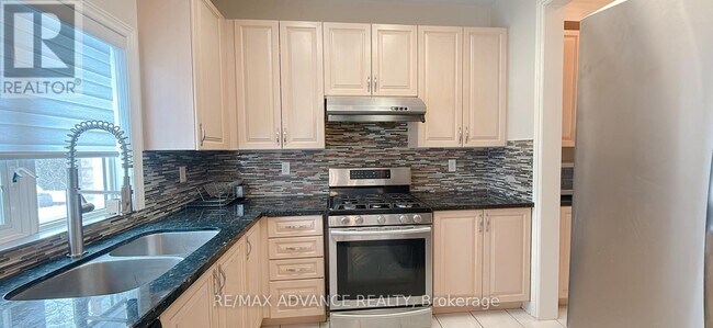 Photo - 85 Gemini Crescent