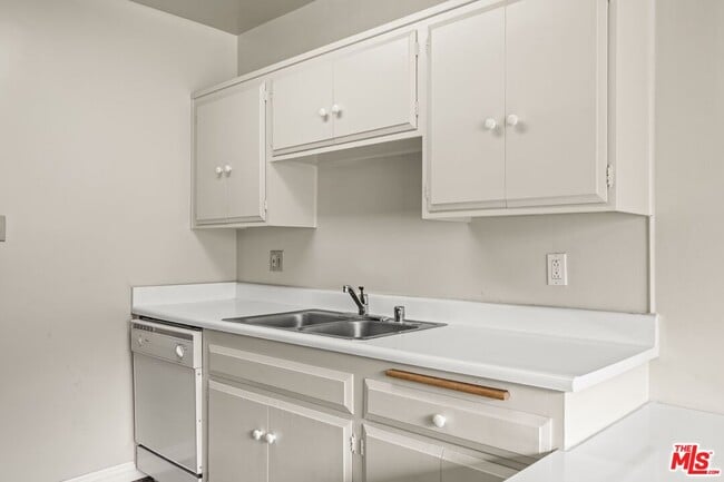 Photo - 1295 Federal Ave Unit 3