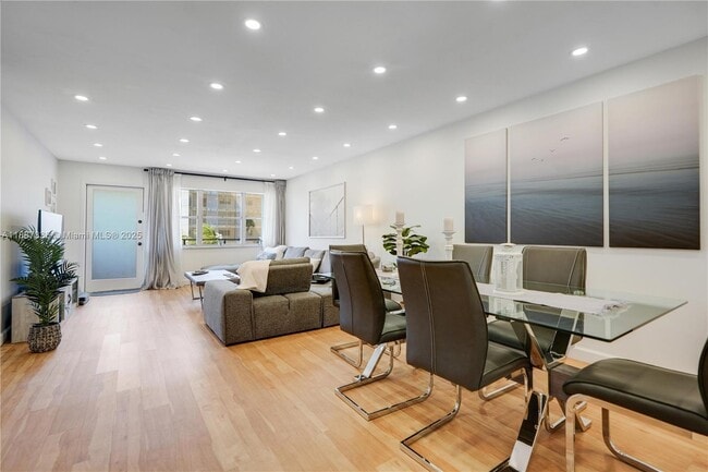 Building Photo - 401 Golden Isles Dr Unit 302