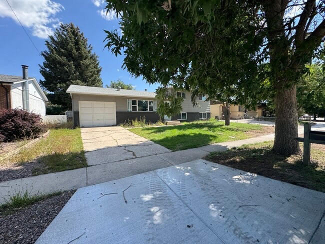 Building Photo - 1529 Sawyer Way Rental