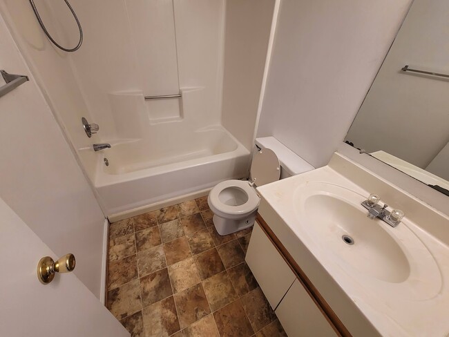 Photo - 1424 Deerpond Ln