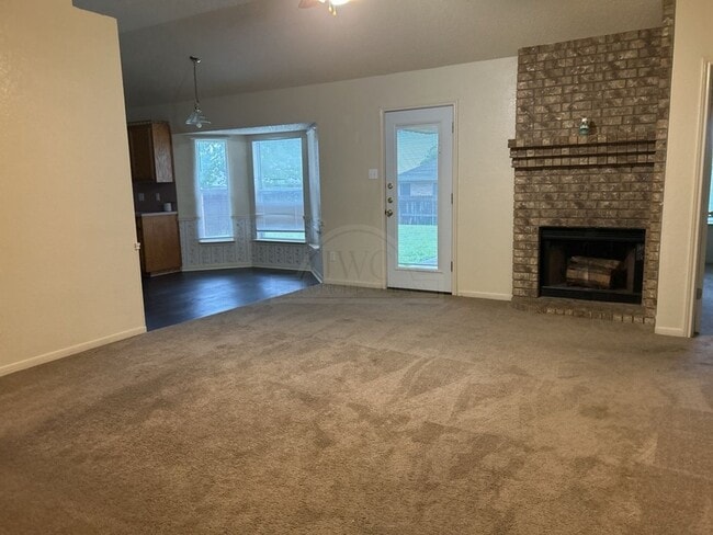 Photo - 4004 Riverrock Dr