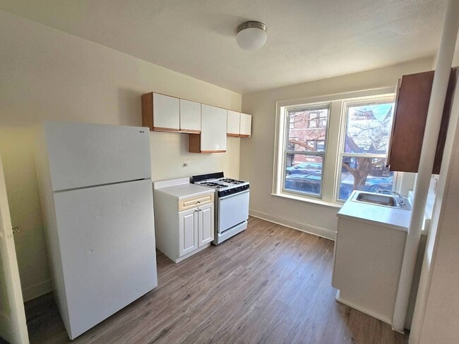 Photo - 40-21 67th St