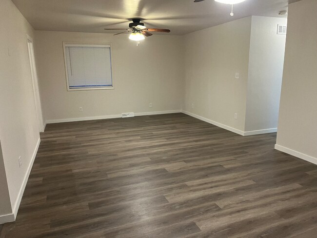 Photo - 832 Hamilton St