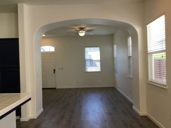 Photo - 637 W Fontaine Ln