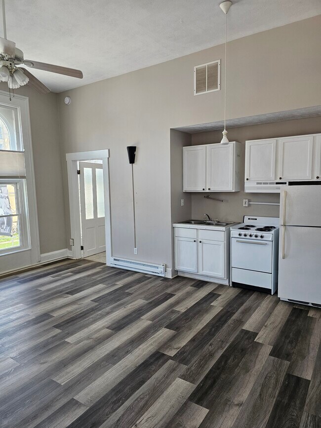 101 E Main St Unit A