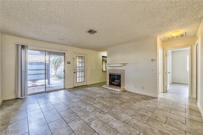 Photo - 221 N Lamb Blvd Unidad C