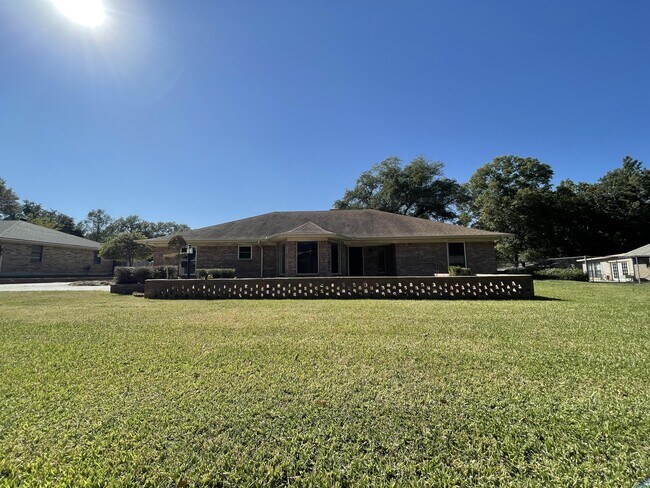 Photo - 114 Sylvia Ave