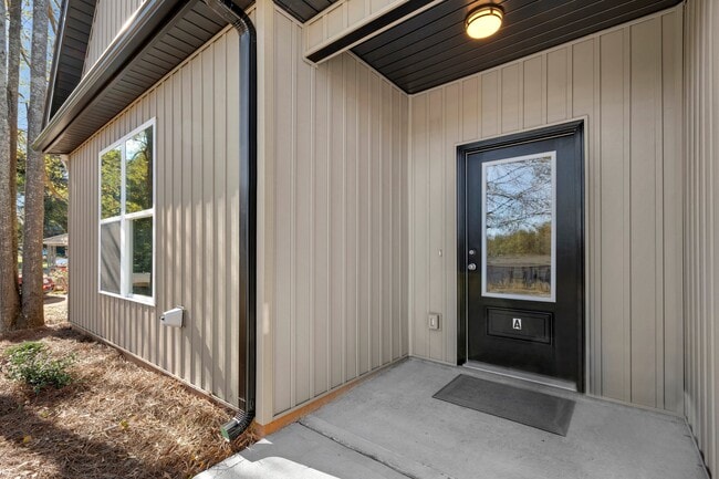 Entrada - 170 Weaver Line