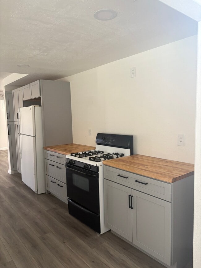 Photo - 44348 27th St W