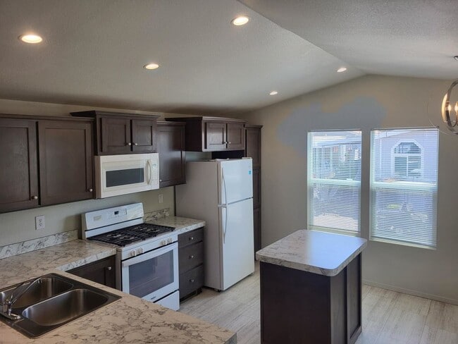 Photo - 415 N Akers St