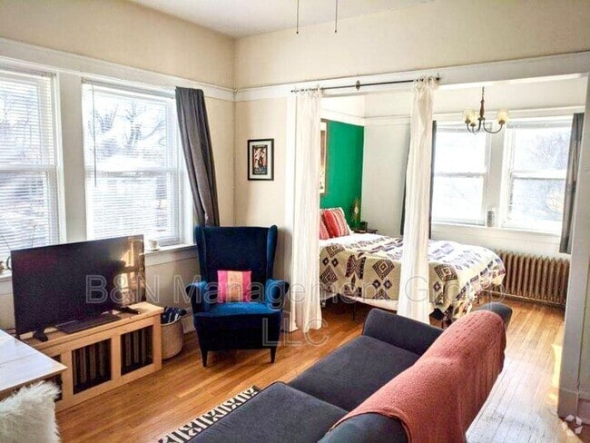 Building Photo - 1061 W Dakin St Unit 3 Rental