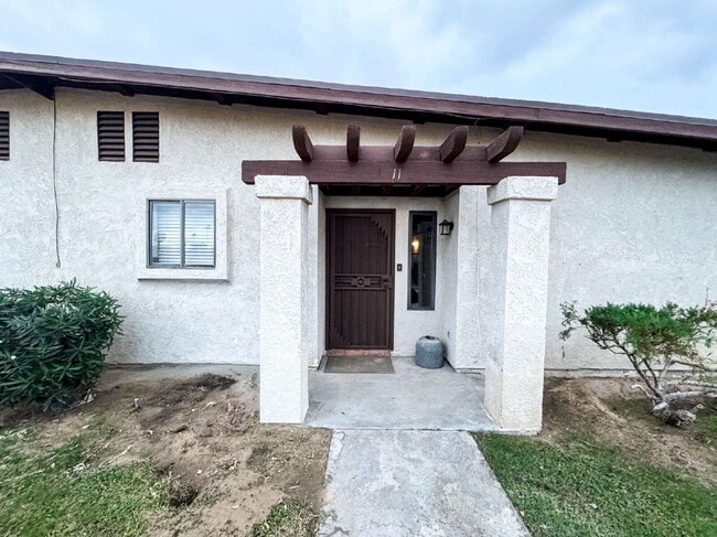 Building Photo - "2-Bed, 2-Bath Condo in Laguna Place!" Unit 11