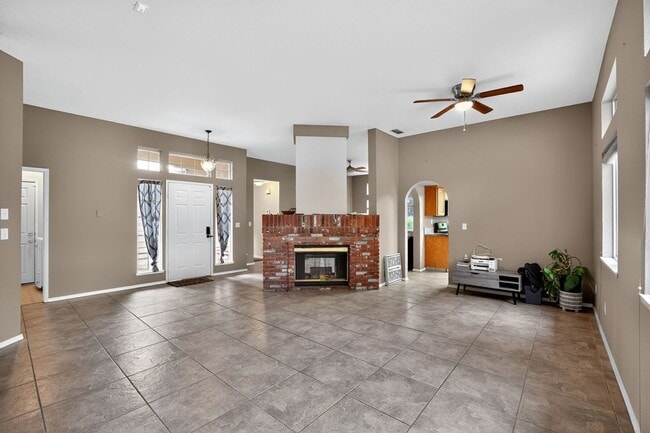 Photo - 680 Canyon Creek Way