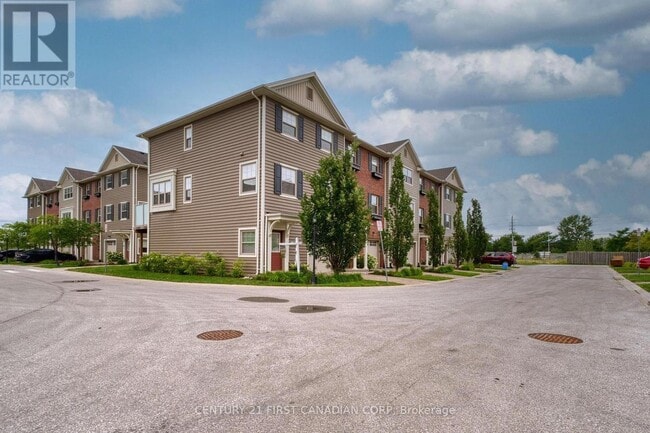Photo - 1040 Coronation Dr