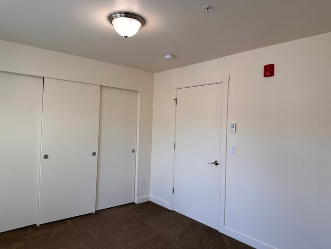 1x1 Bedroom Closet