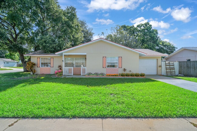 Photo - 2147 Sandalwood Dr House