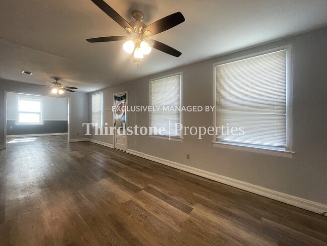 Photo - 6 Oakridge Ave N