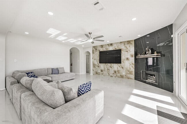 Photo - 2315 Bending Spring Dr