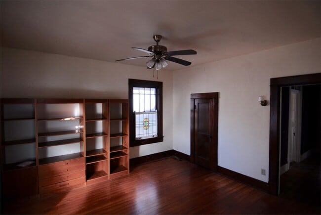 Photo - 330 Rollston Ave