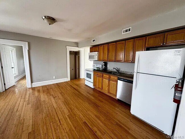 Photo - 9 S Clinton St