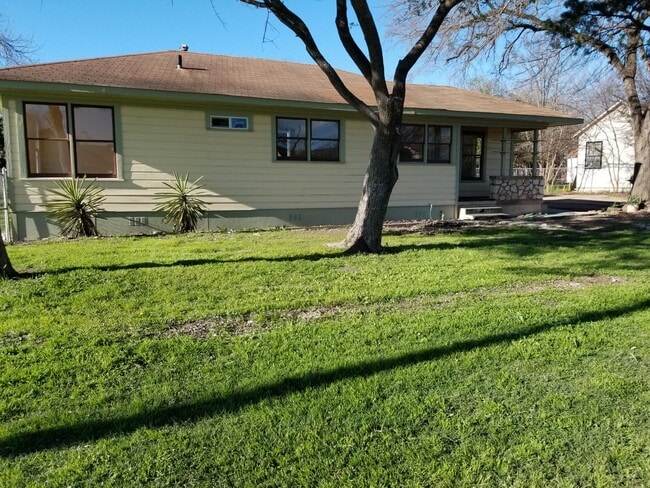 Photo - 205 Hosack St