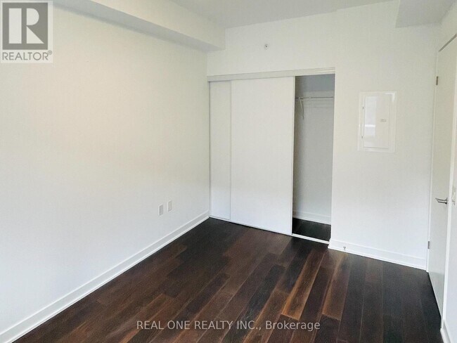 Photo - 115 Blue Jays Way Unité 717